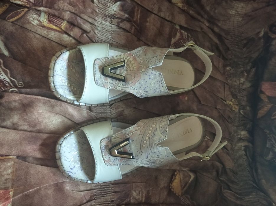 Летни дамски обувки. от естествена кожа