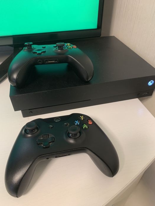 Xbox one 1 TB + диски