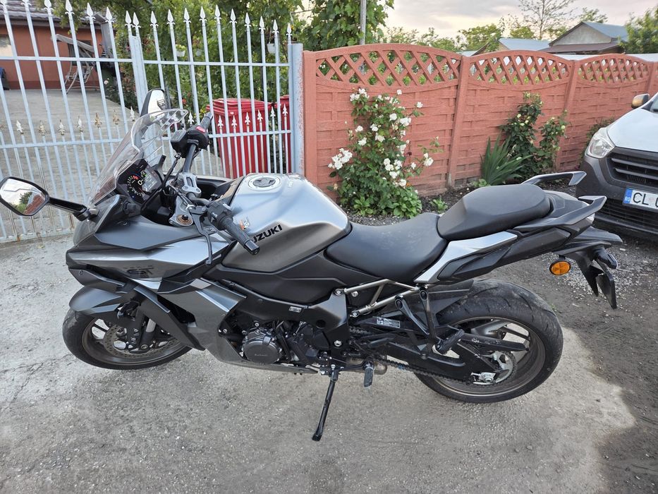 Vând Suzuki GSXS 1000 GT