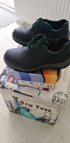 Vand ghete de munca ,produs de calitate,noi.mar.42