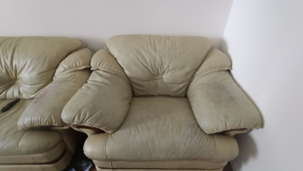 Продам кожаный диван