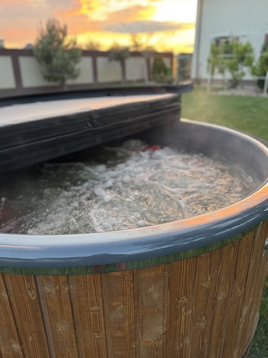 Ciubăr Premium din Fibră cu Hidromasaj, LED RGB – Izolat complet