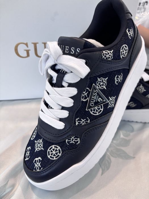 Спортни обувки Guess
