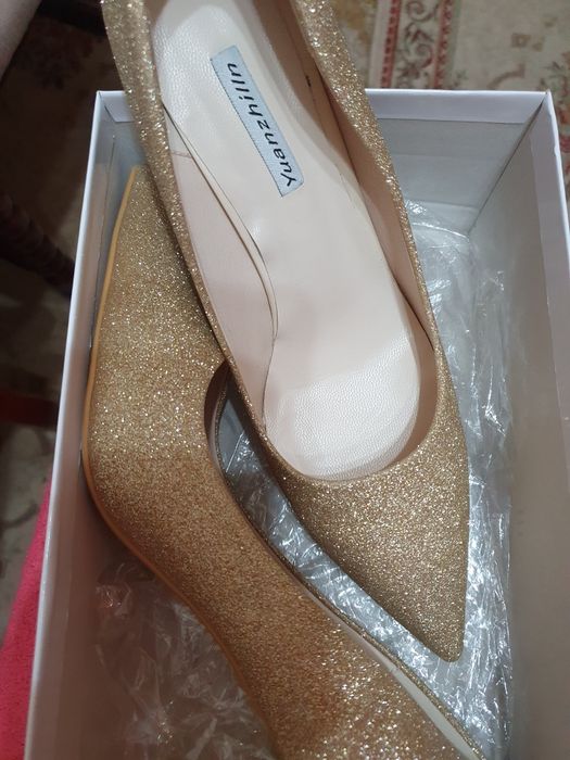 БРОКАТЕНИ нови обувки 39 номер