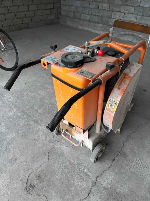 Асфальторез от Becker Q500. Асфальторез