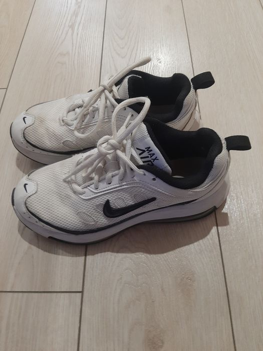 Дамски обувки Nike air max в много добре състояние!