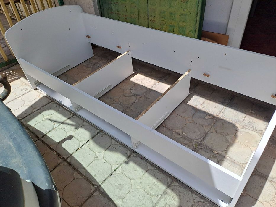 Продавам рамка за детско-юношеско легло