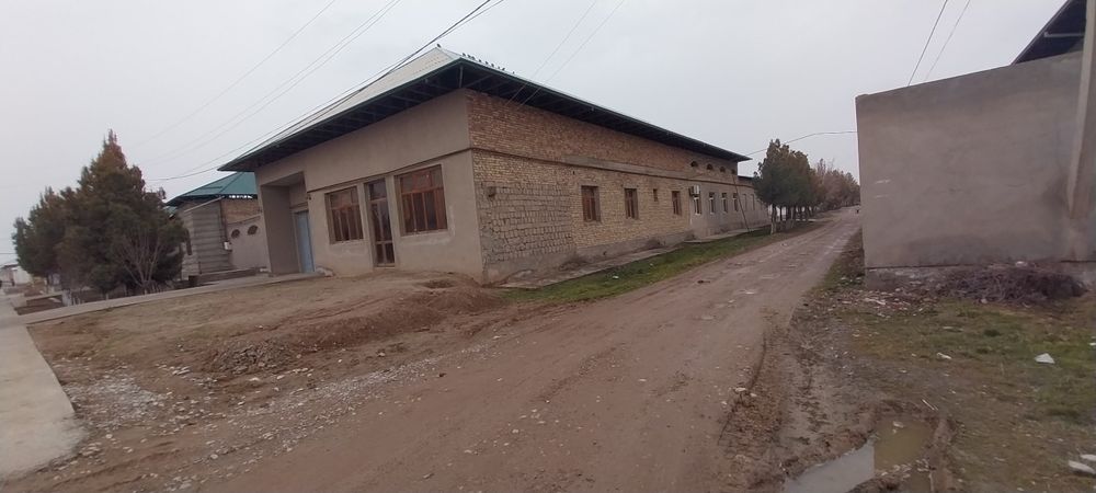 Yashashga tayyor hovli sotiladi hamma sharoitlari bor