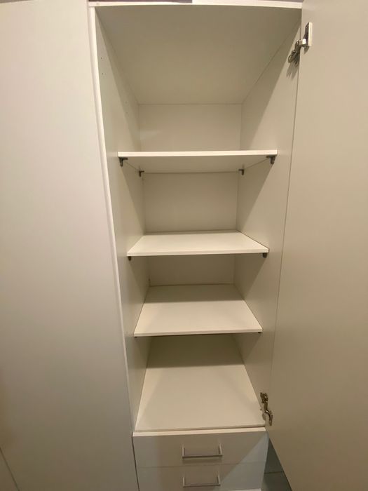 Трикрилен гардероб  145x176 3 врати 3 чекмеджета бял