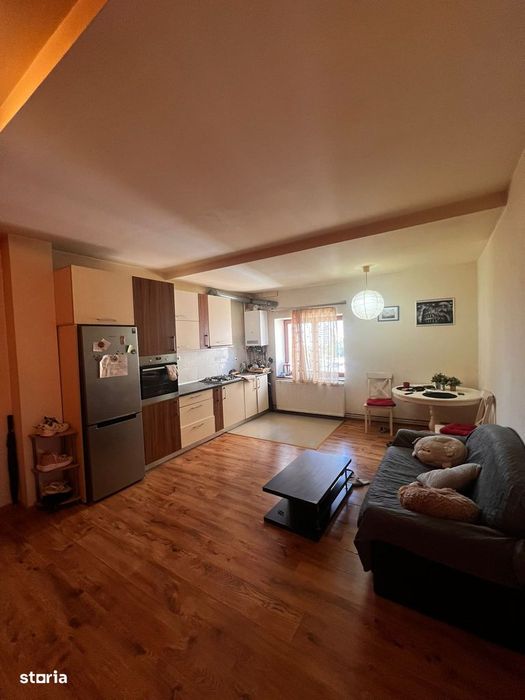 Apartament cu 3 camere, etaj 6, lift și centrală gaz