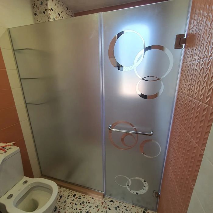 паравани, душ кабини и стъклени врати