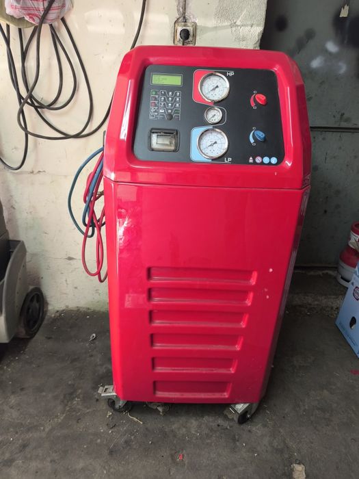 Машини / станции за зареждане на климатици