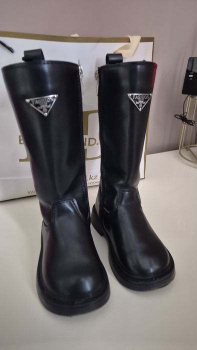 Детские модные сапоги