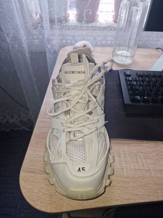 Balenciaga White track