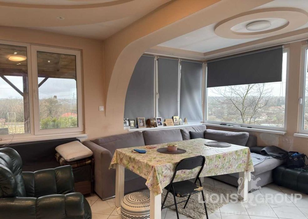 Самостоятелна къща с двор в с.Николаевка, област Варна