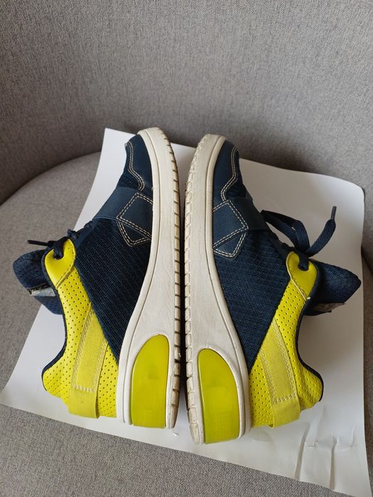 Светещи маратонки Geox