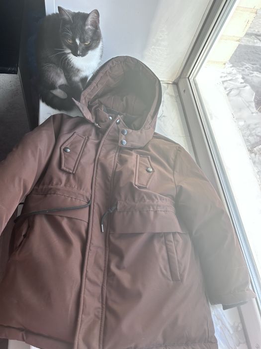 Продам куртку на мальчика 2000