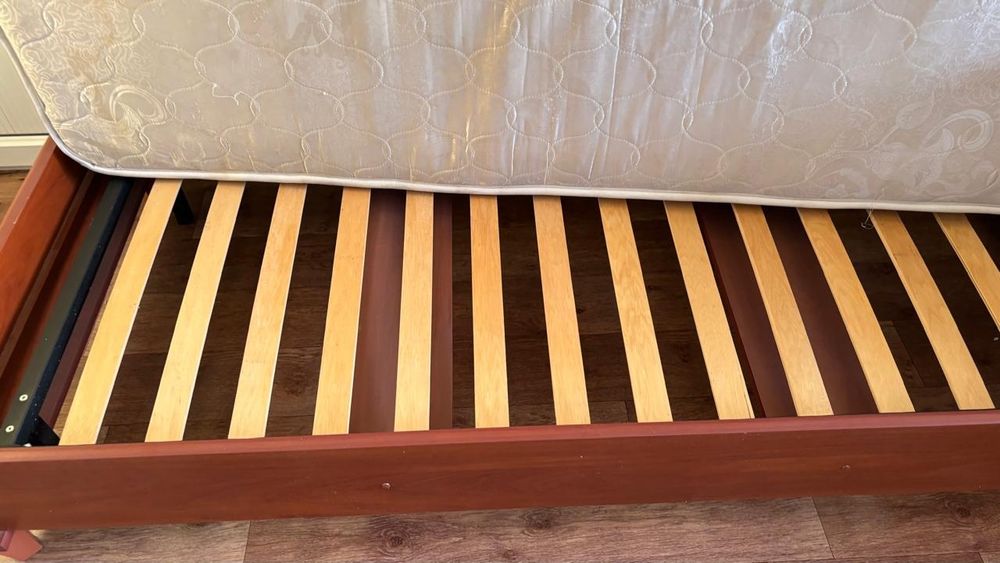 Продам кровать 1,5