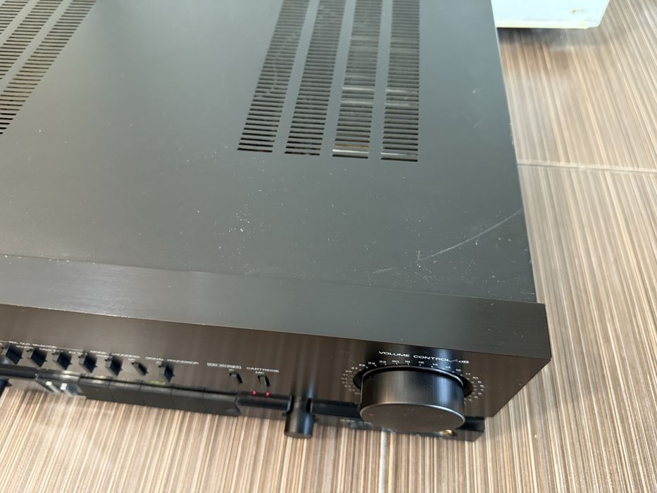 Luxman LV-105U Качествен стерео усилвател