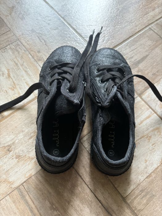 Детски обувки.                   .