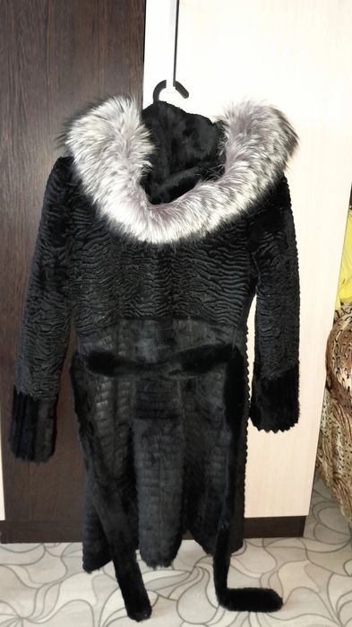 Продаю женскую шубу