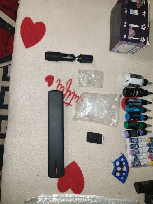 Vând   trusa  tatuaje   pentru începători