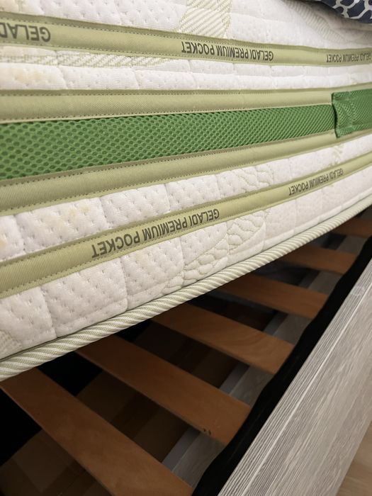 Vand pat matrimonial cu saltea 180x200 si noptiere