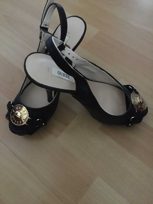 Като нови естествена кожа, оригинални”GUESS” номер 36