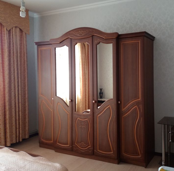 Спальный гарнитур шкаф, кровать, комод 2 тумбы б/у