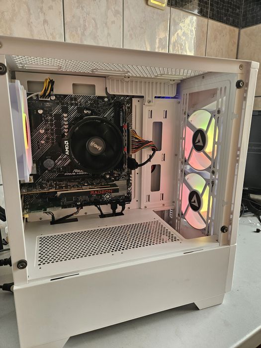 Unitate PC Gaming Ryzen 5 3600 video 4GB RX 6400 16GB RAM SSD