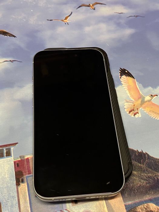 Продавам iphone 15 бял , 128gb