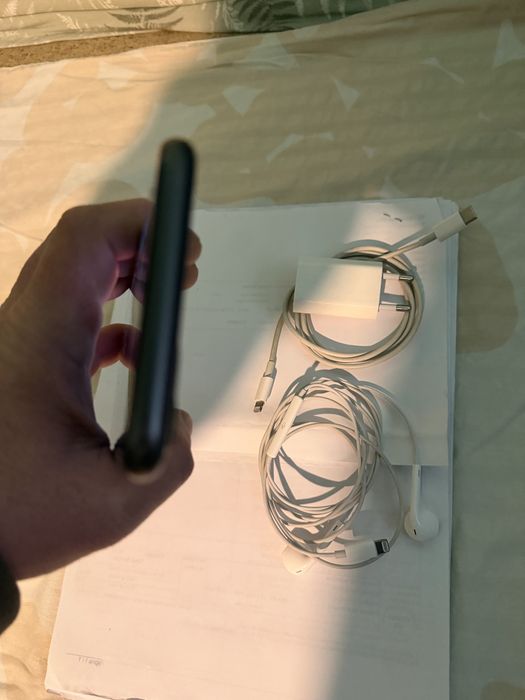 Vand iphone 11 ca nou liber de retea