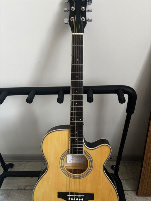 Акустическая гитара