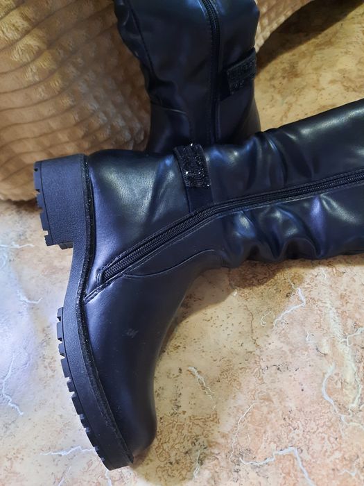 Продам новые зимние сапоги