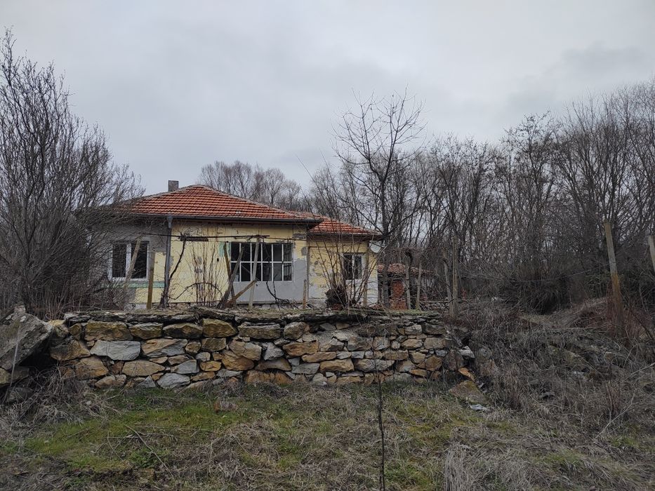 Къща с двор с.Долно Белево