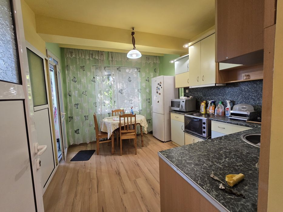 Дава се под наем Четиристаен апартамент в Стара Загора, Опълченски - 80 кв.м за 306 € - Снимка #1