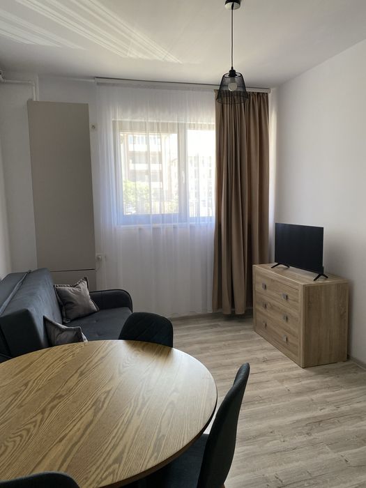 Inchiriez apartament