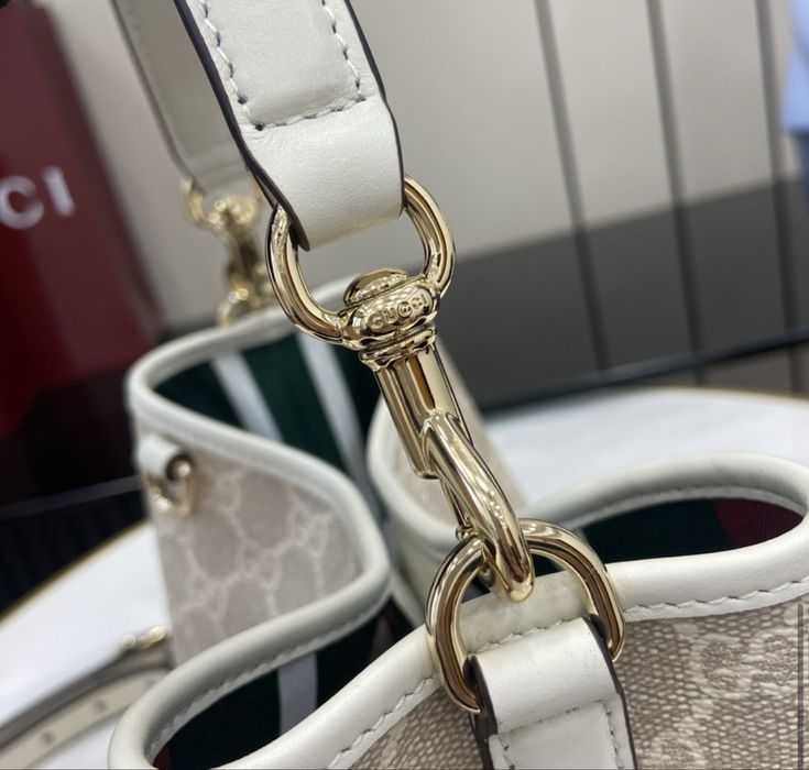 Gucci чанта естествена кожа