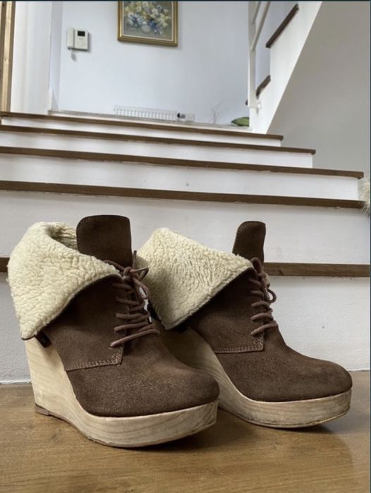 Botine bershka piele intoarsa exterior si blană interior