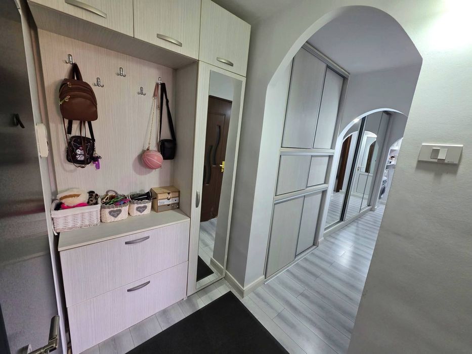 Vând apartament 3 camere MIOVENI Jud Argeș