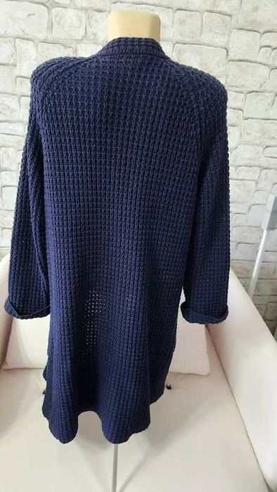 Cardigan Sussan marimea M dar merge si mai mult,stare f buna