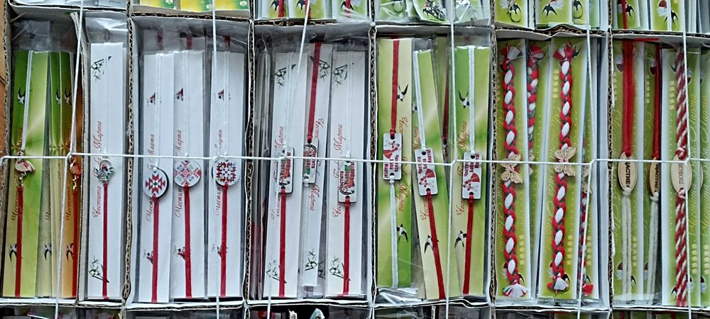 Мартеници на едро