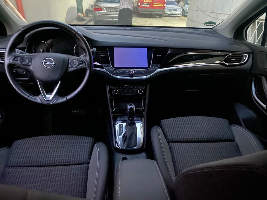 Opel Astra K, an 2020 recent adusa