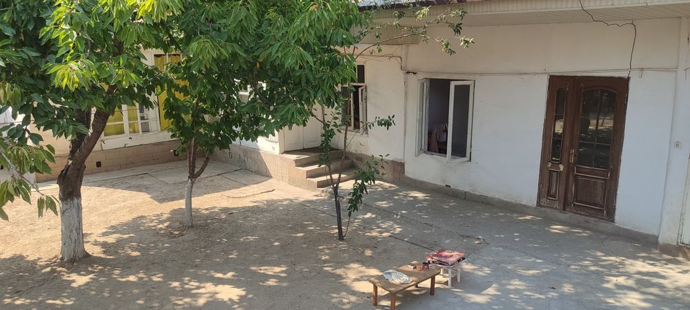 Uy hovli sotiladi shahar markazidan 4.1 sotuli