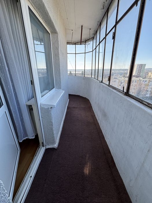 închiriez garsonieră, Războieni