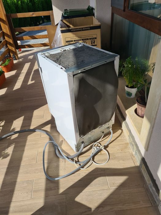 ЗА ЧАСТИ !!!Продавам съдомиялна Whirlpool
