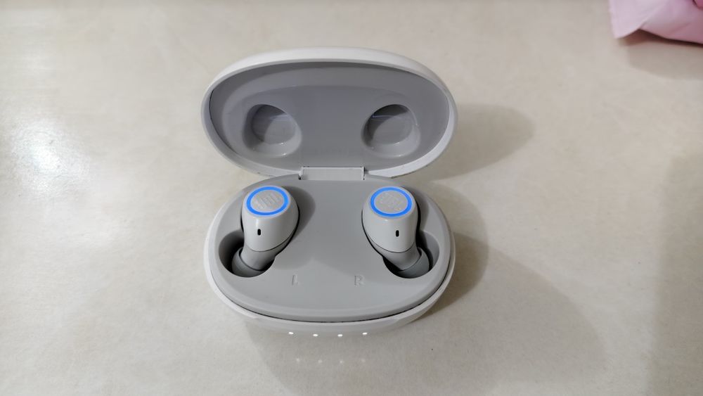 JBL naushnik  modeli esimda yo'q