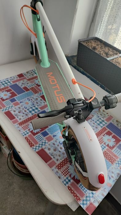 Se vinde Trotineta Electrica Motus Scooty 10 lite