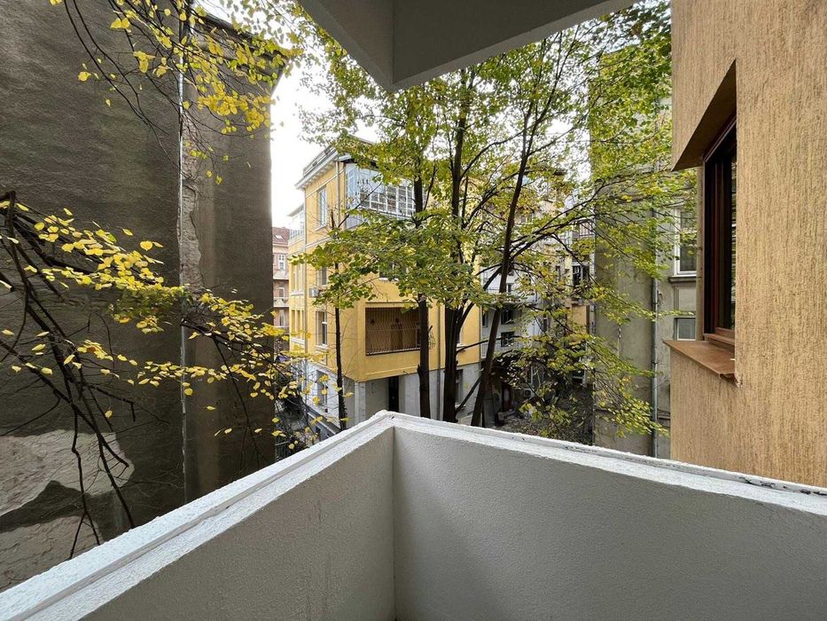 Дава се под наем Двустаен апартамент в София, Център - 55 кв.м за 650 € - Снимка #3