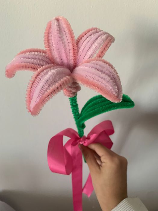 Flori de plush textil lucrate manual